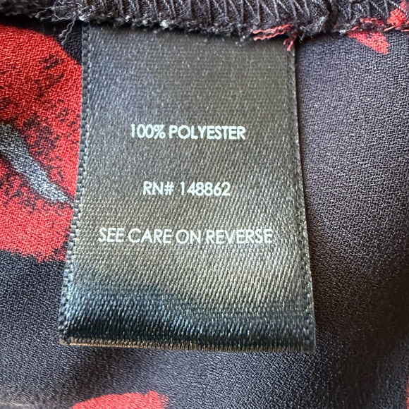 Torrid Plus Size 3X Black & Red Lips Georgette Cold Shoulder Blouse - Picture 11 of 12